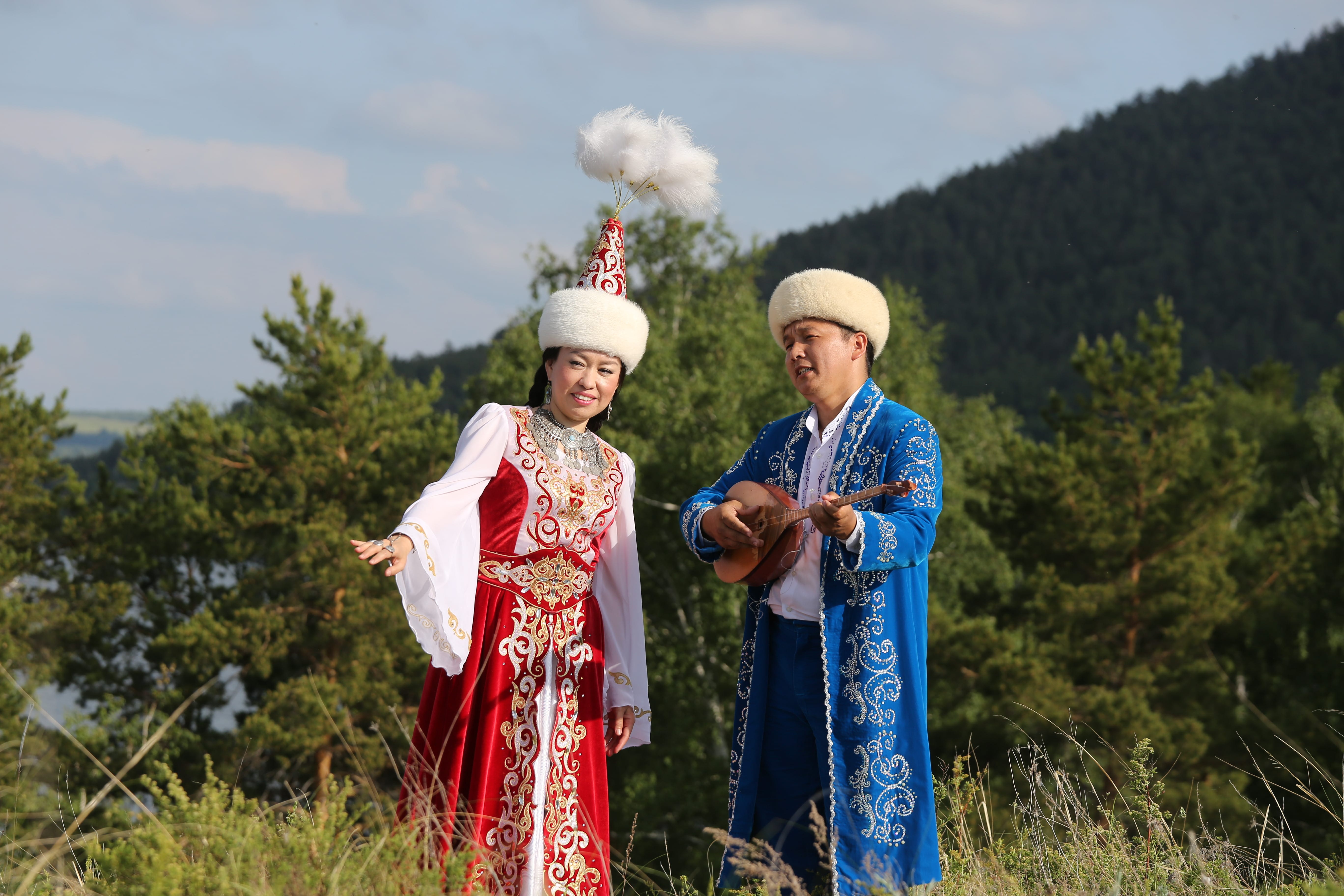 Ánde de taǵdyr bar...