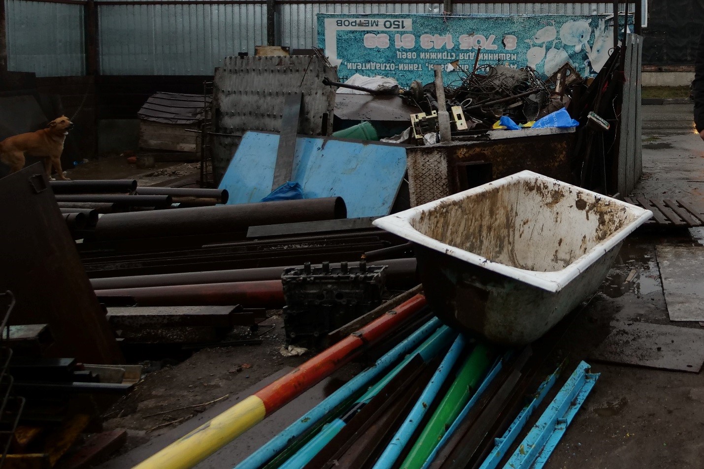 Aýlada jatqan temir zattar urlanǵan