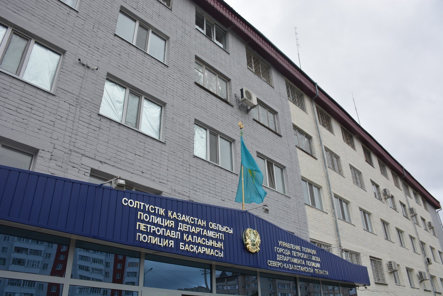 Qyzyljardaǵy qalalyq baqta kisi tonaldy