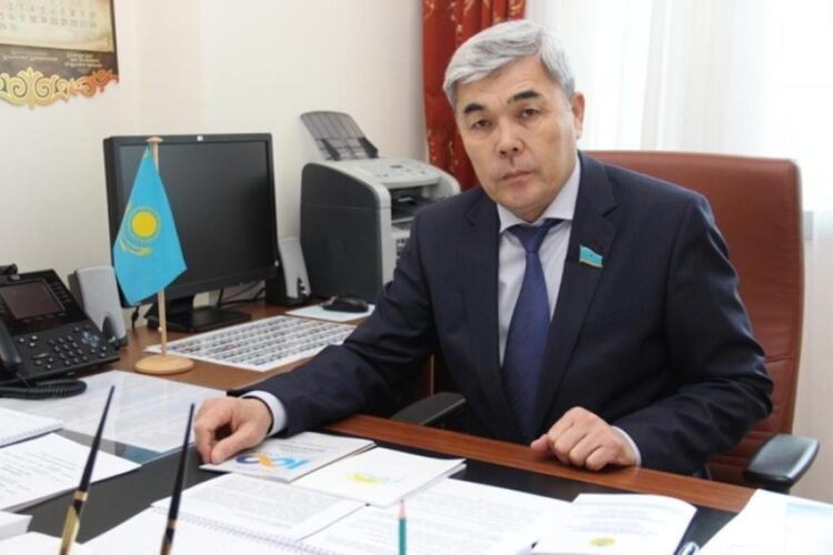 Máseleni sheshýge tájirıbeli adam kerek – Erjan Qudaıbergen