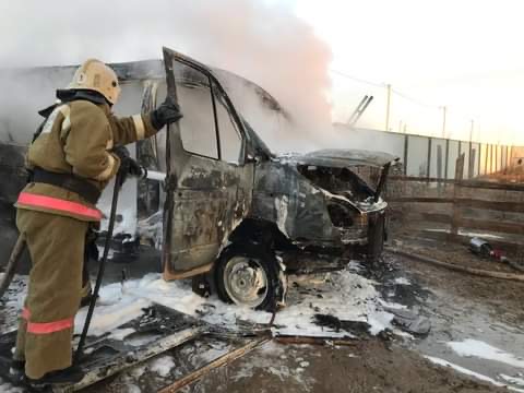 Atyraýda bir kúnde eki "Gazel" kóligi órtenip ketti