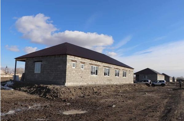 Jarmada dárigerlerge úı salynyp jatyr