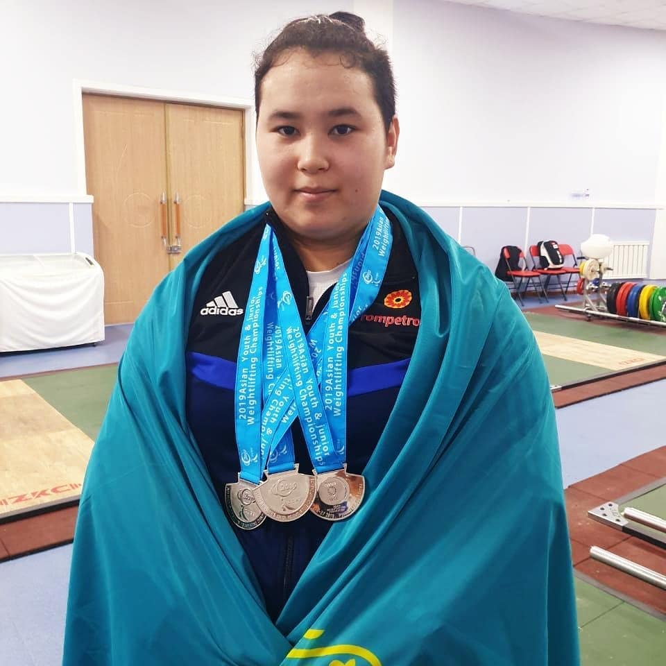 Aısamal Sansyzbaeva altyn aldy