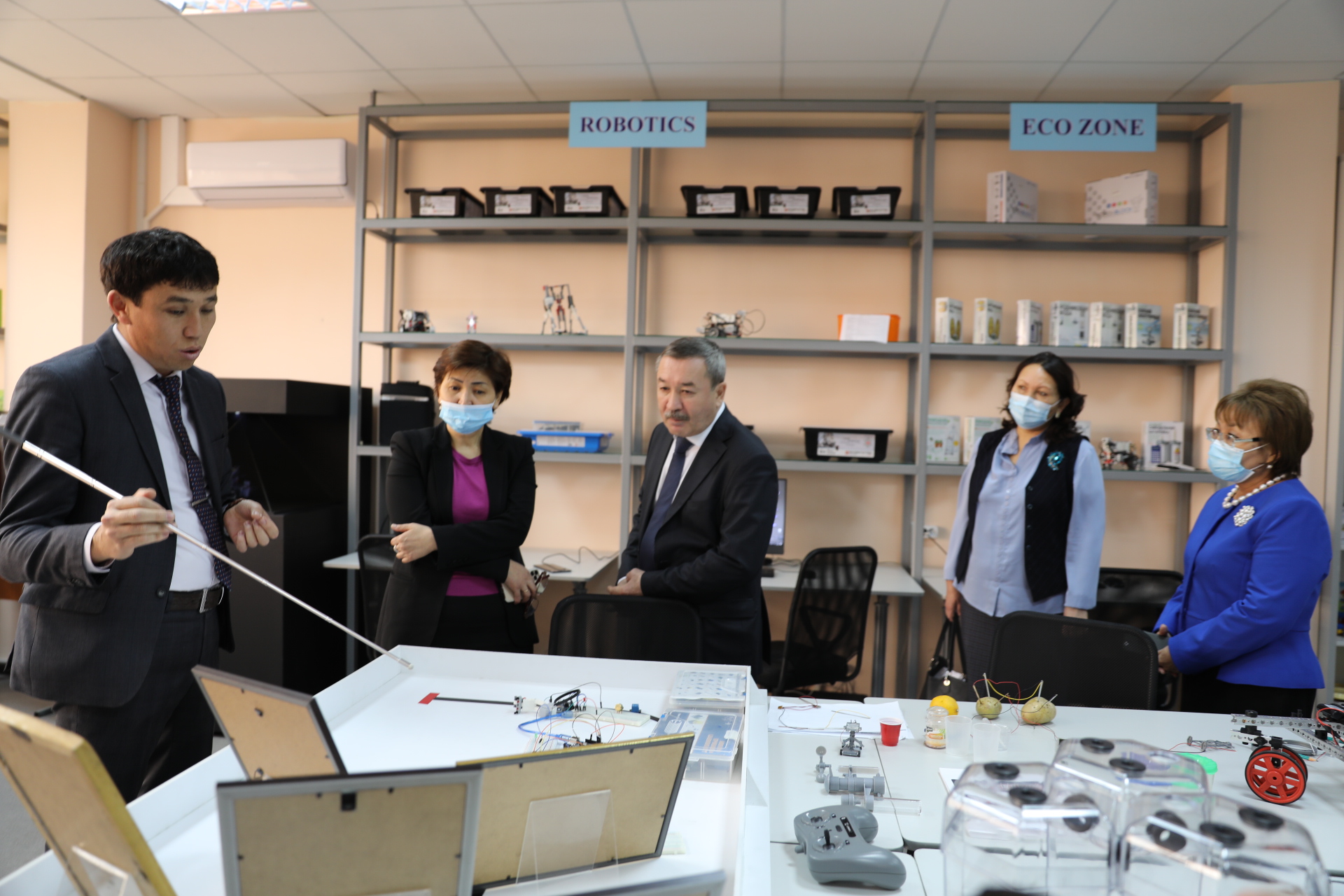 "Ustazdar úıinde" kezdesý ótti