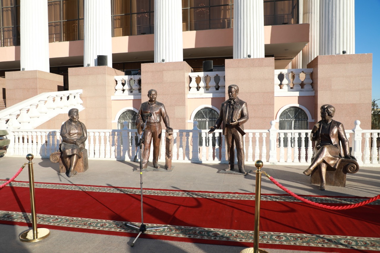 Atyraýda teatr tarlandarynyń eskertkishi ashyldy