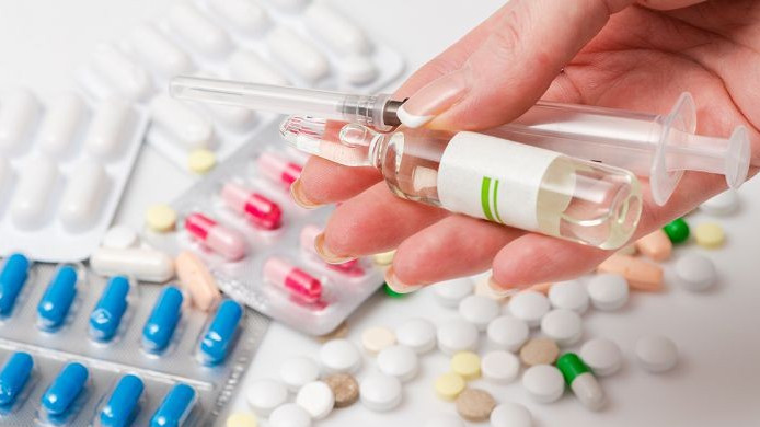 Atyraýda dári-dármek baǵasy tómendeıdi