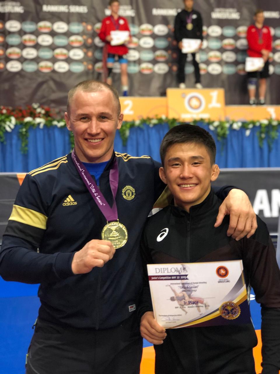 Dáýlet Temirjanov pen Azamat Dáýletbekov el chempıony atandy