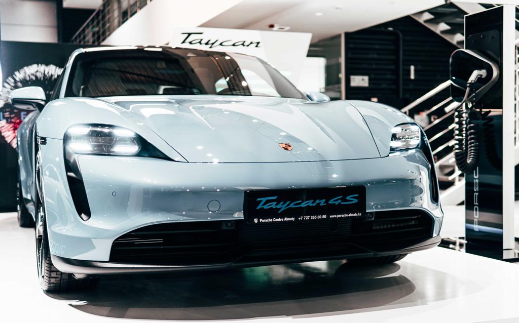 Porsche elektr sportkary Qazaqstanǵa keldi