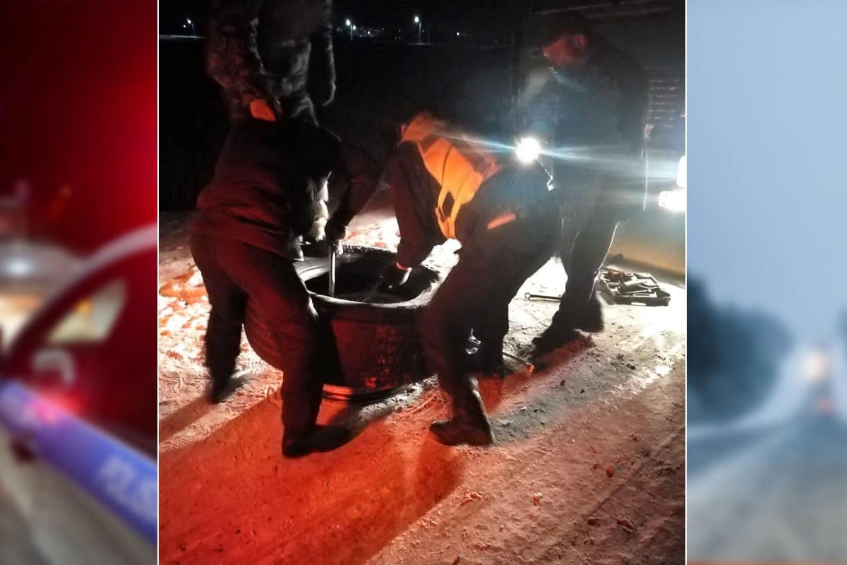 Patrýldik polısııa jolda qalyp qoıǵan júrgizýshige kómektesti