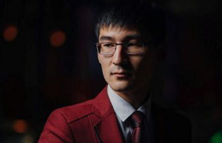 Ádebı forým aıasynda – jańa kitap