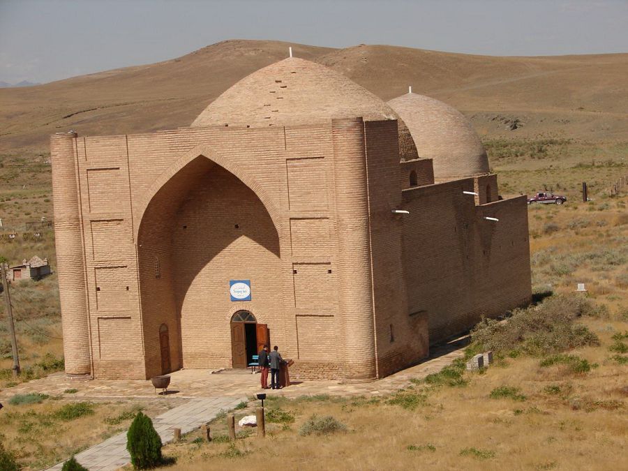 «Iаsaýı izimen» ekspedısııasy Sozaq óńirine saparlap, qasıetti nysandardy aralady