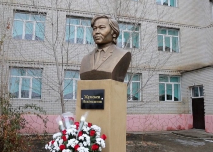 Atyraýda Jumeken Nájimedenovtiń eskertkish-músini ashyldy