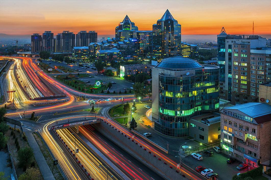 Qandaı jaǵdaıda Almatyda karantın kúsheıtilýi múmkin?