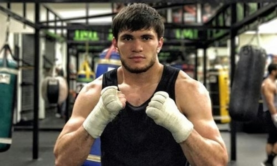 Álı Ahmedov chempıondyq táj úshin talasady