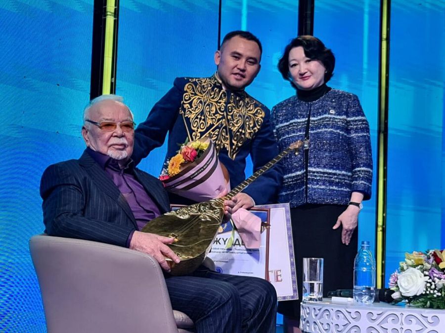 «Altyn dombyra» ıesin tapty