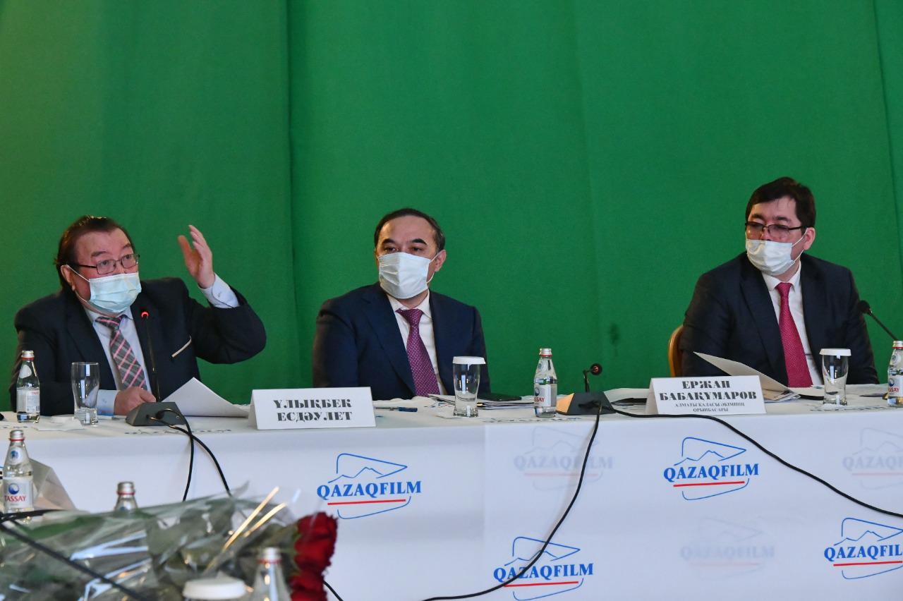 Eraly Toǵjanov Almatyda shyǵarmashylyq zııaly qaýymmen kezdesti