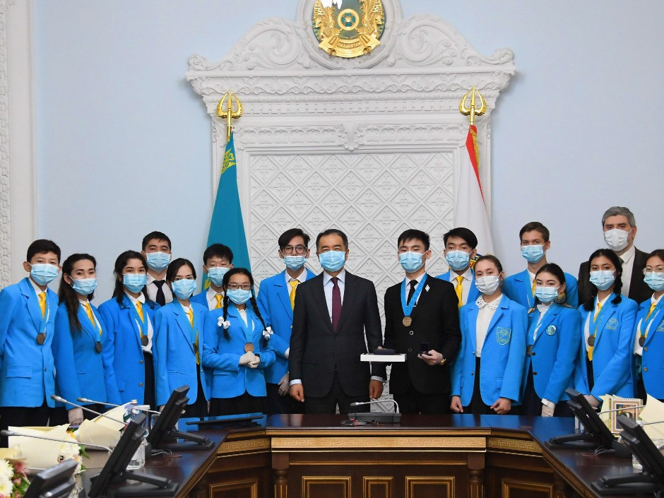 Almatyda «El úmiti» jobasyna qatysqan úzdik jastar marapattaldy