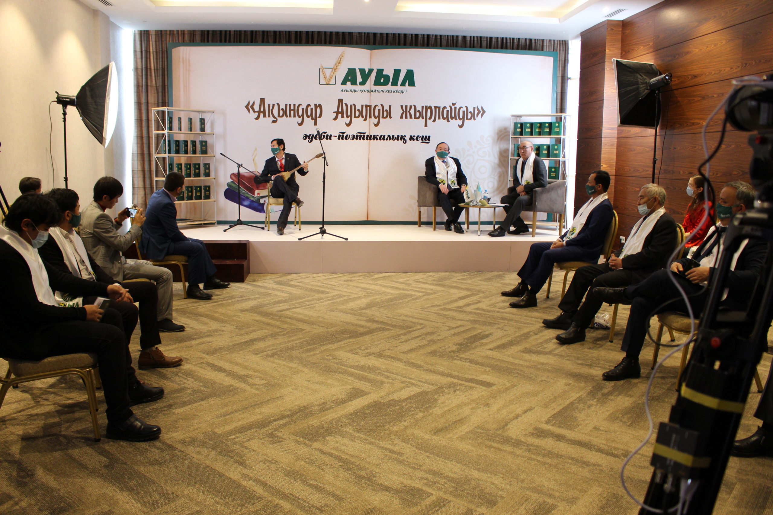 Aqynnyń jyrynda aýyldyń úni bar