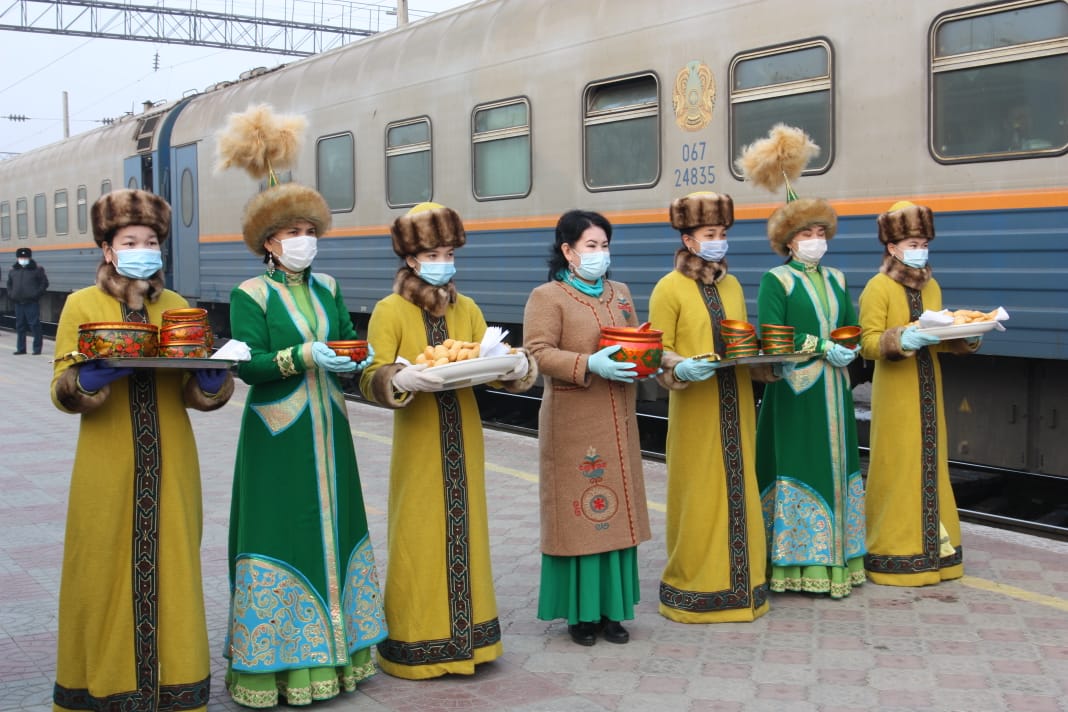 Shámshi poıyzy Almatydan Arysqa keldi