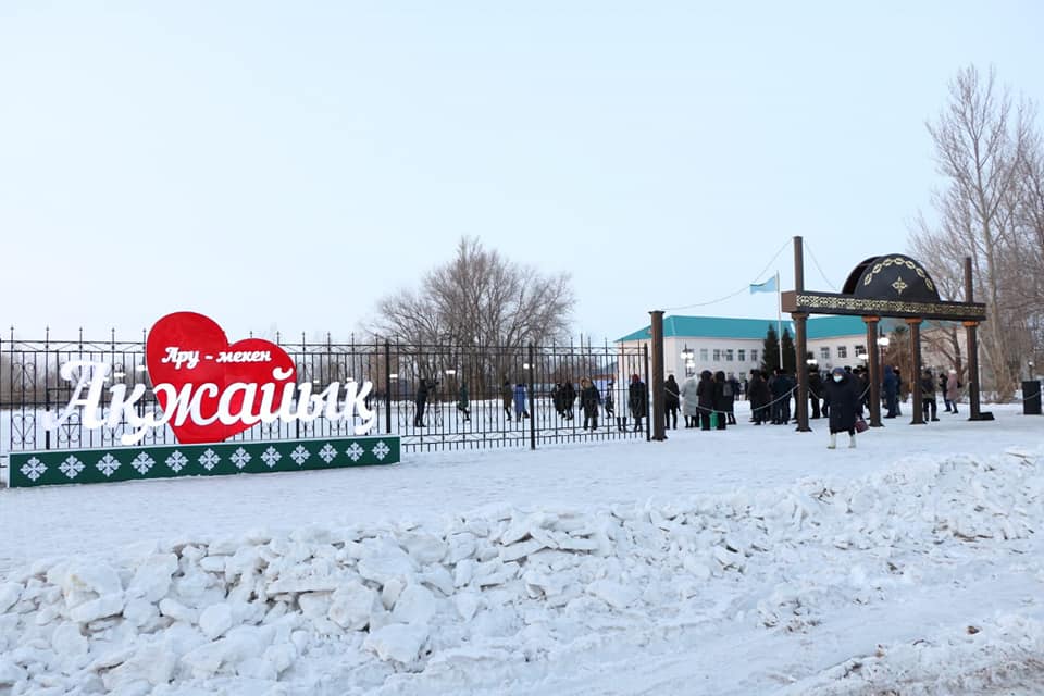 Ortalyq alańda Qurmet taqtasy ashyldy