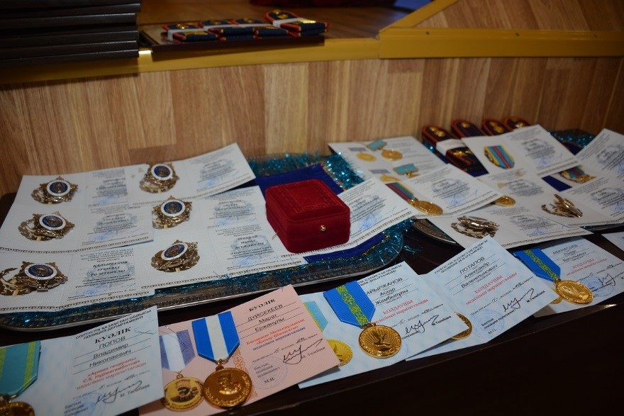 Táýelsizdik kúni qarsańynda volonterler men kásipkerler marapattaldy