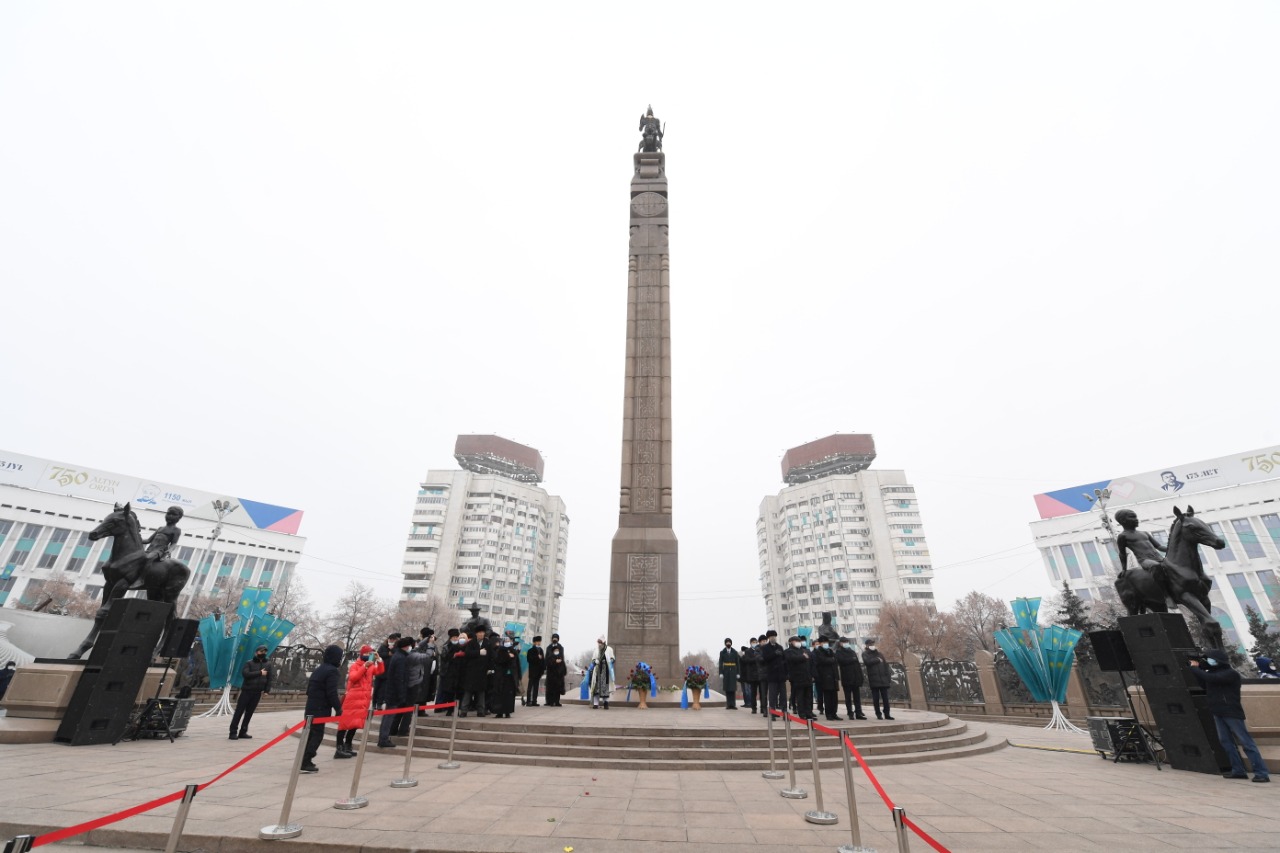 Jeltoqsanshylar almatylyqtardy Táýelsizdik Kúnimen quttyqtady