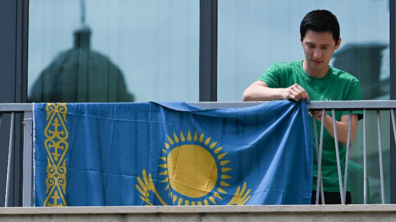 Kók baıraq qurmettelgen kún