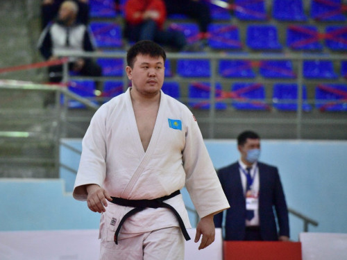 Dzıýdo: alyptardyń aıqasy Ádil Orazbaevtyń jeńisimen aıaqtaldy