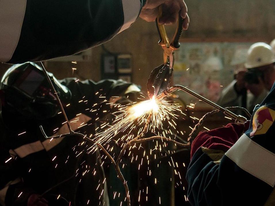 Pavlodarda servıstik kásiporyn kran qurastyryp shyqty