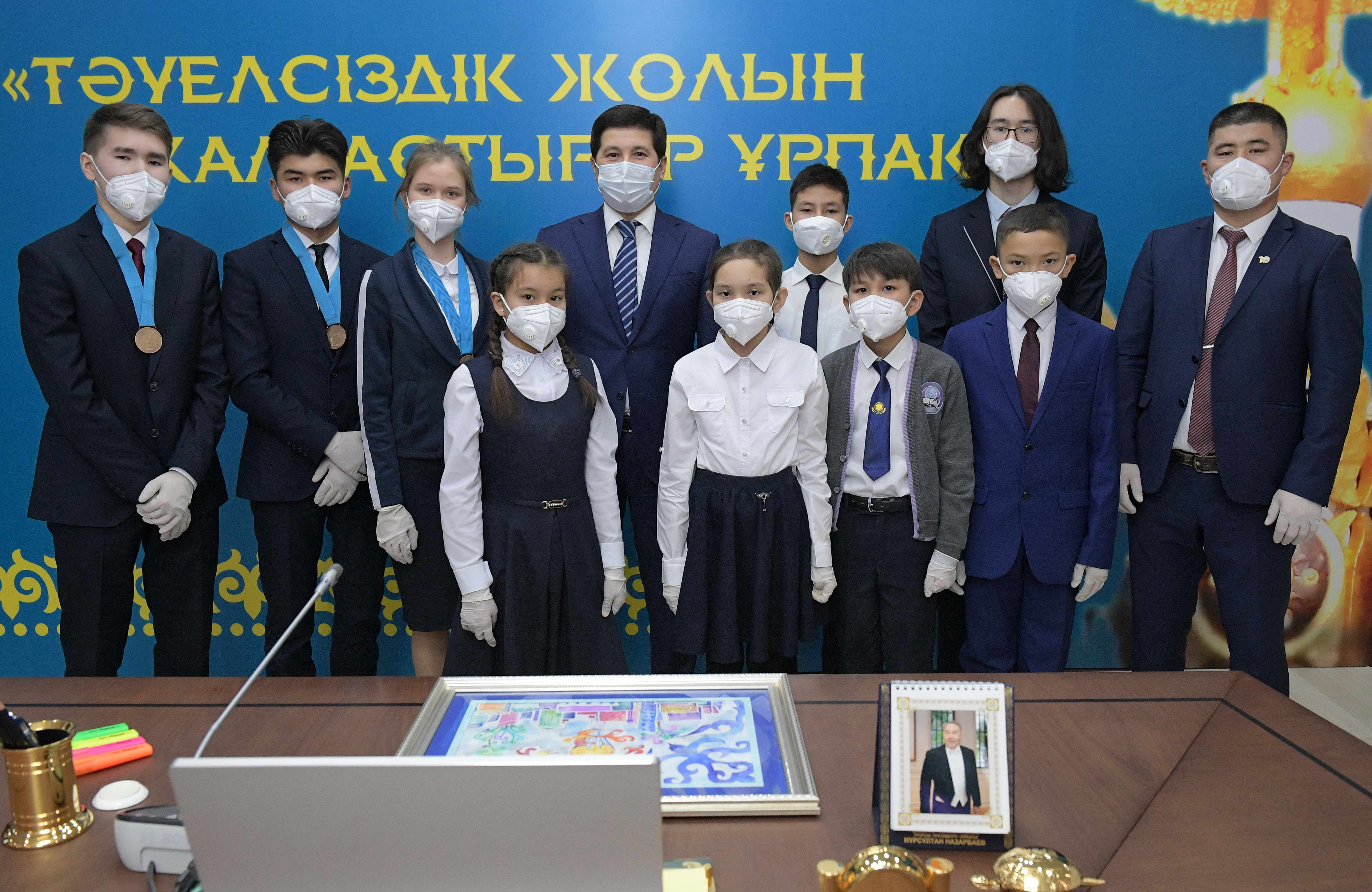 Daryndy oqýshylar marapattaldy