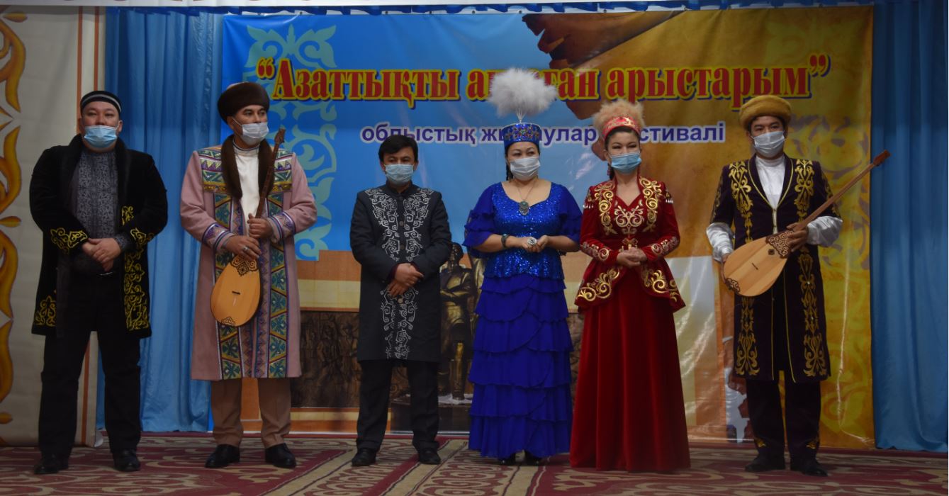 Bekarystan bı aýylynda oblystyq jyrshy-termeshiler festıvali ótti