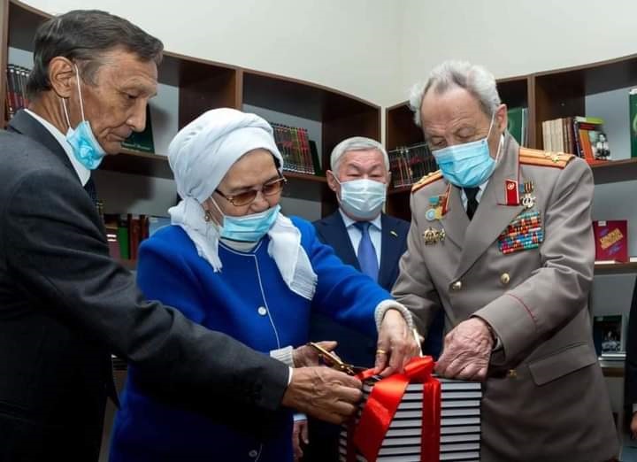 Momyshulynyń toıy týǵan jerinde toılandy