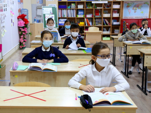 Jańa qaýly shyqty: oqýshylar men stýdentter qalaı oqıdy