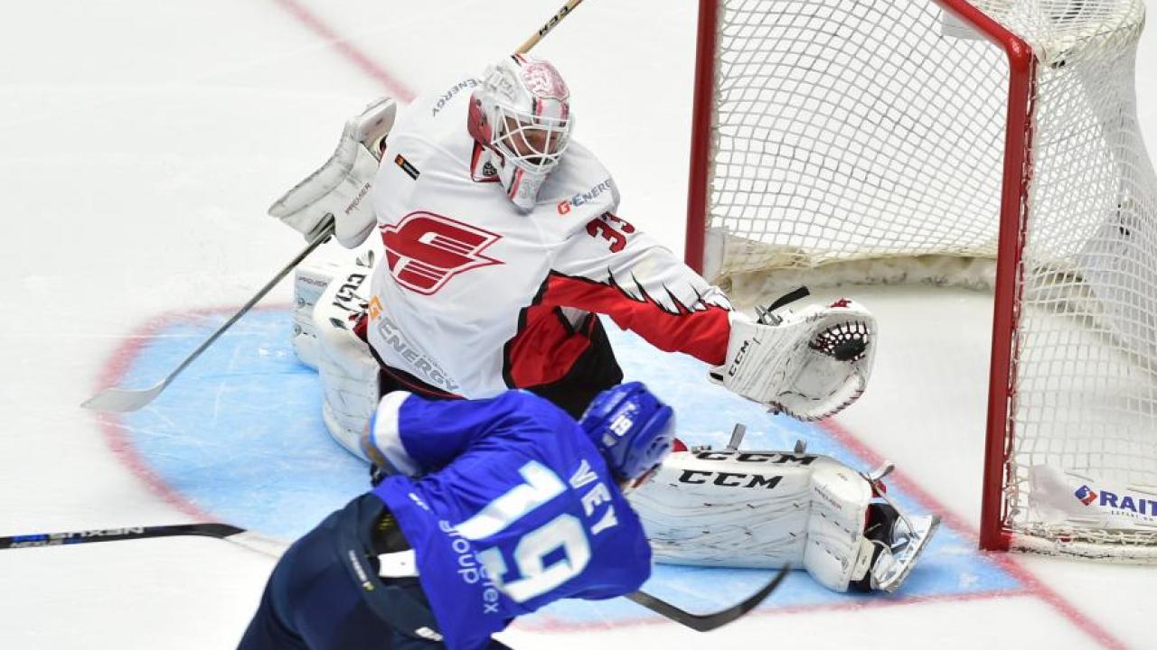 Azýly «Avangardty» utty