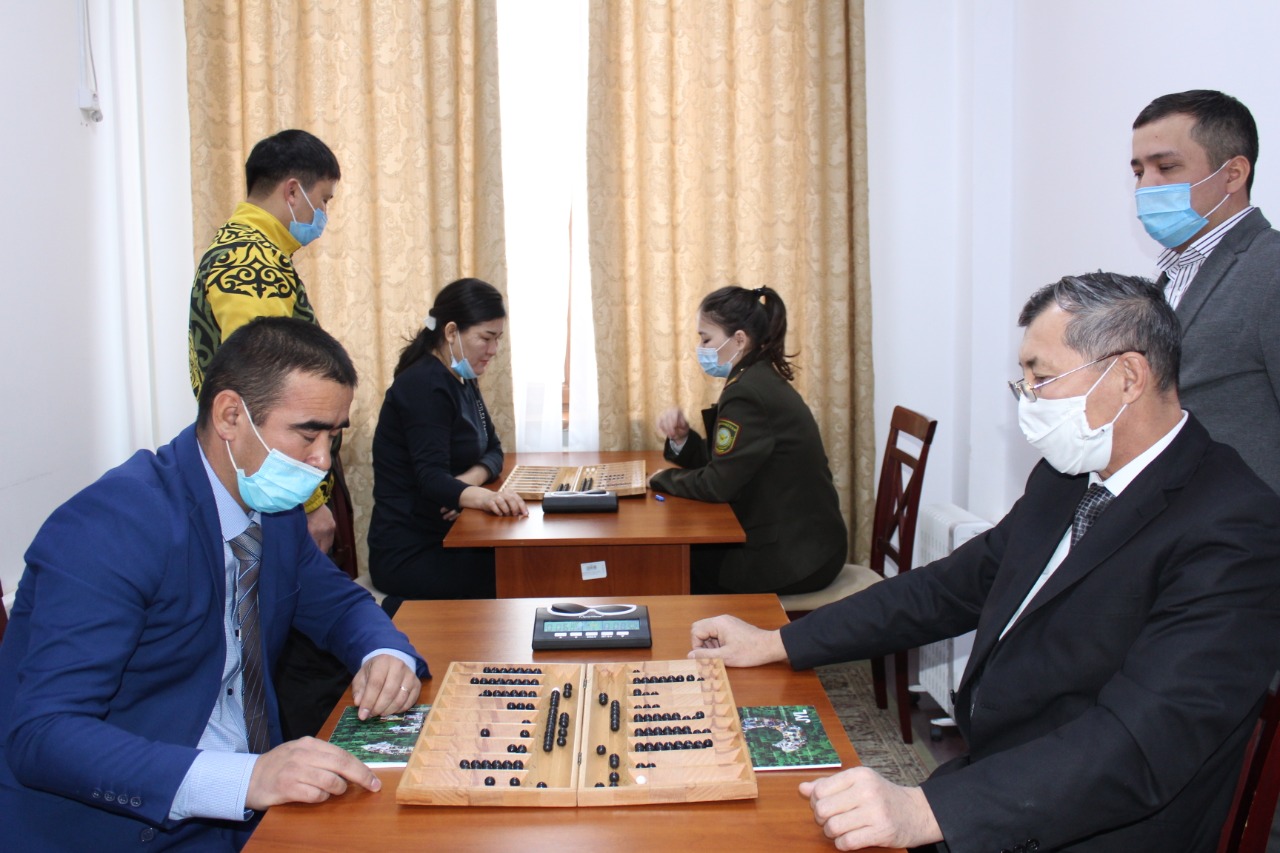 Memlekettik qyzmetshiler arasynda toǵyzqumalaqtan chempıonat ótti