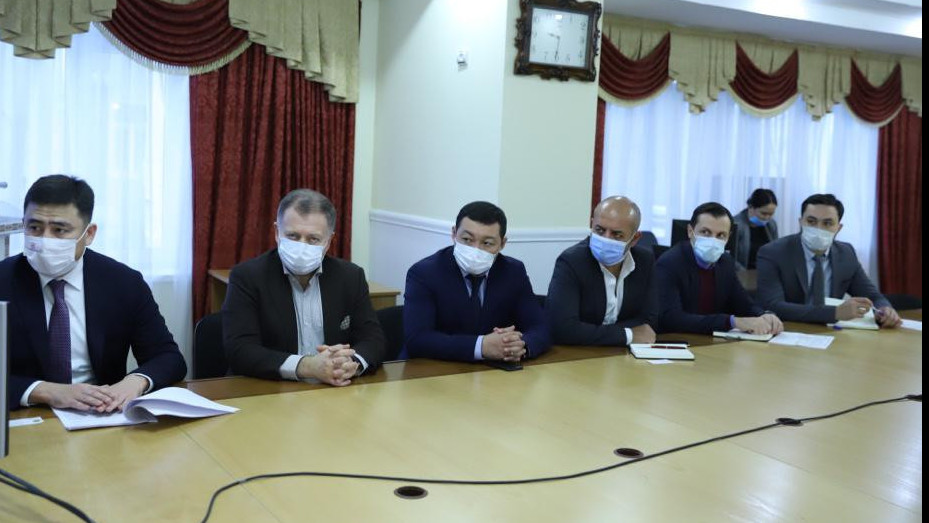 Aqtaýda kópsalaly aýrýhana salý jobasy talqylandy