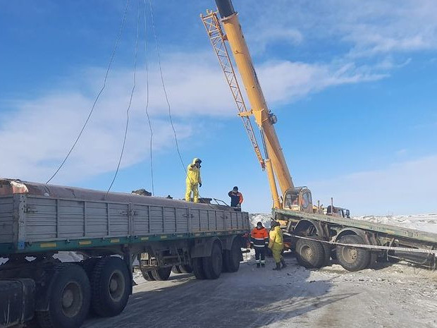 Qaraǵandy oblysynda jolǵa segiz tonna kúkirt qyshqyly tógildi