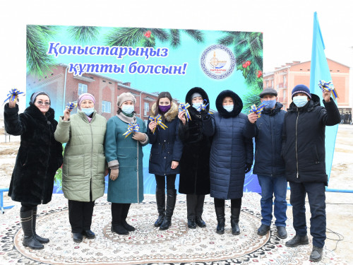 Gúlshara Ábdiqalyqova syrdarııalyqtarǵa jańa úıdiń kiltin tabys etti