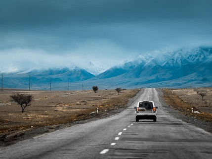 Qazaqstandaǵy avtomobıl joldaryn salýǵa grant bólindi