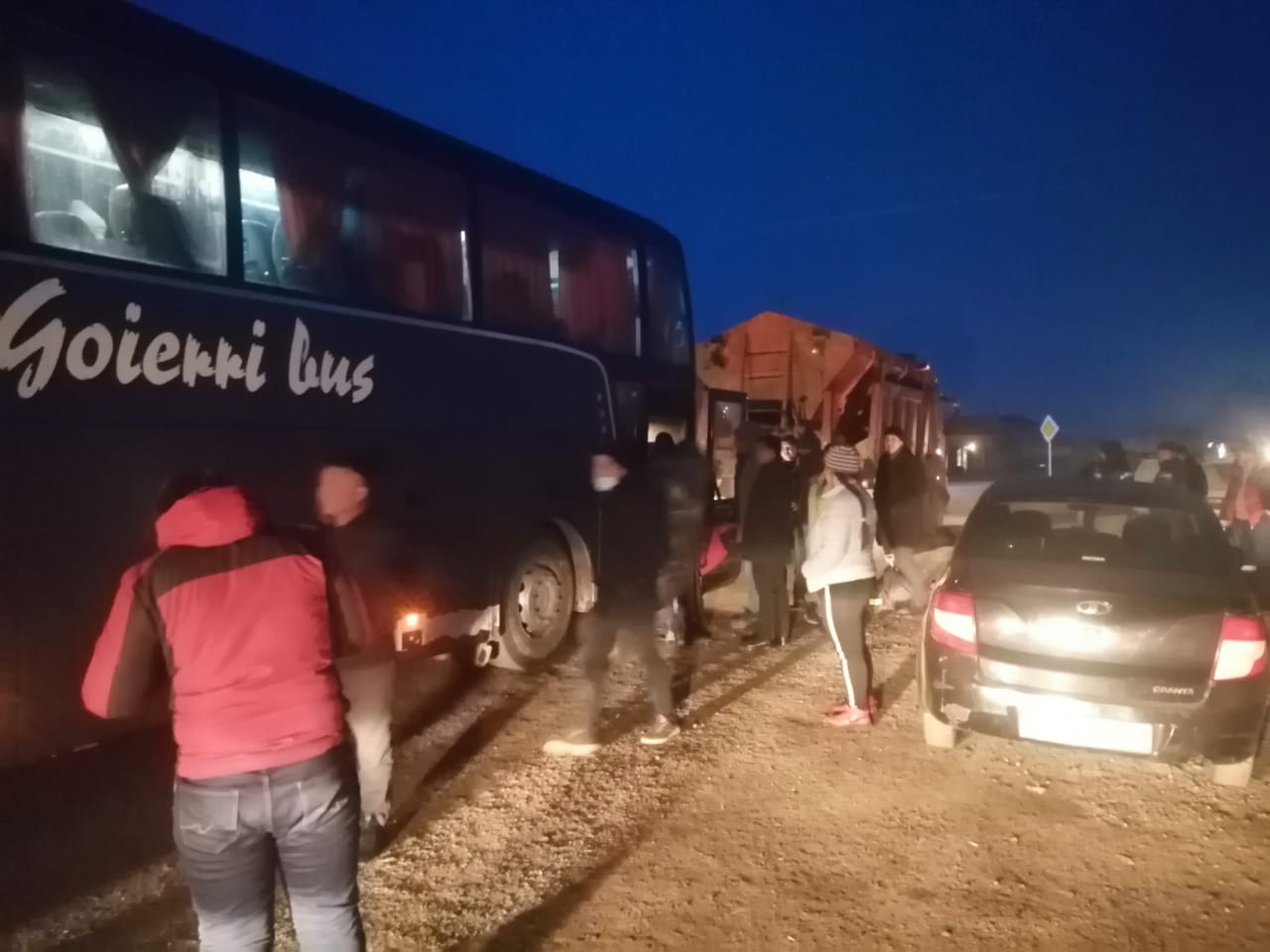 Jolda qalǵan 37 jolaýshy qutqaryldy