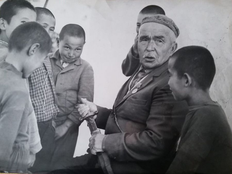 Bir qanjardyń tarıhy