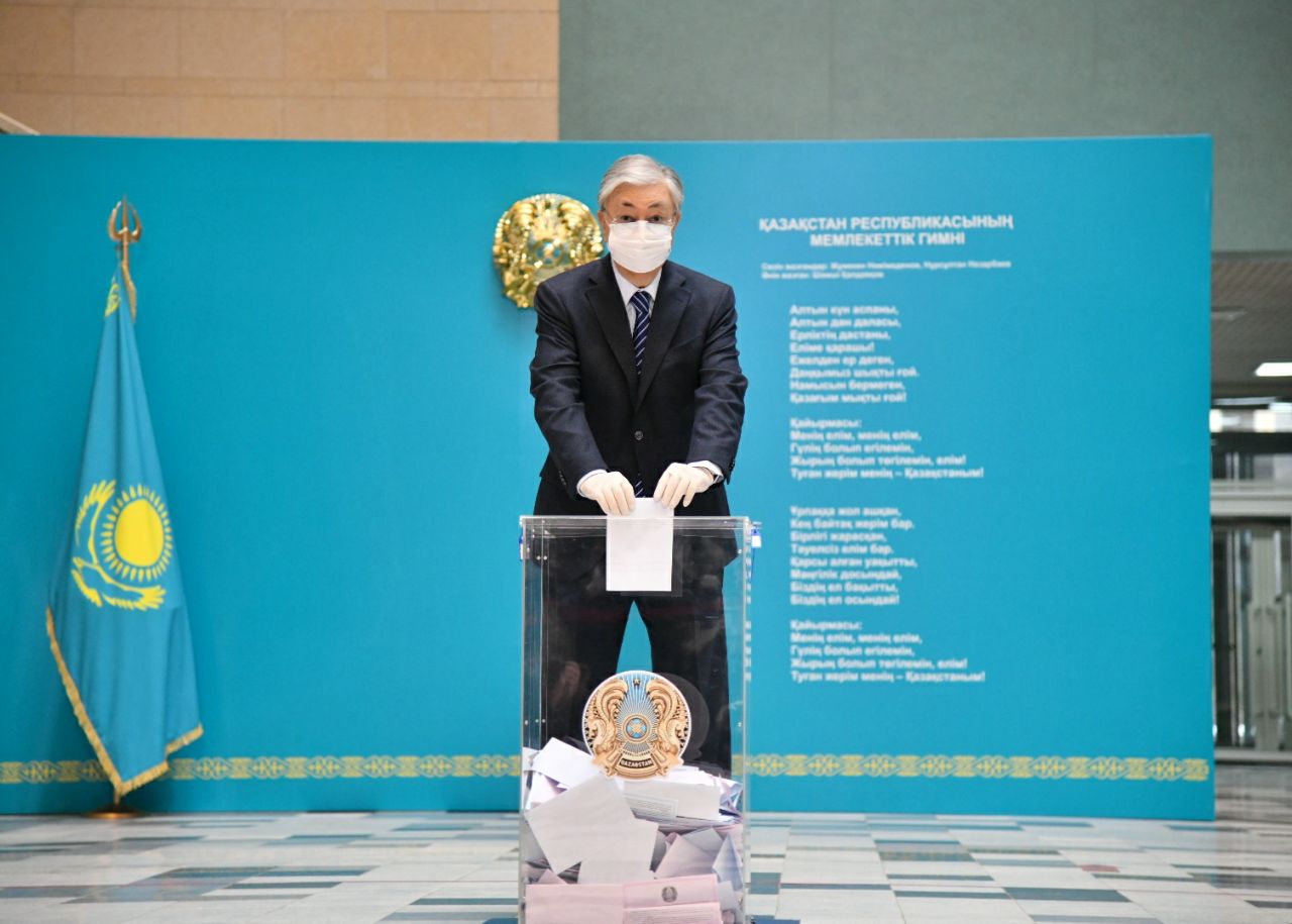 Memleket basshysy Parlament májilisi men máslıhat depýtattaryn saılaýda daýys berdi