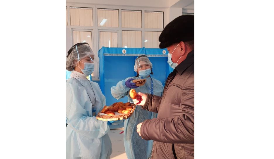 Atyraýda daýys berýshige shubat pen baýyrsaq usynady