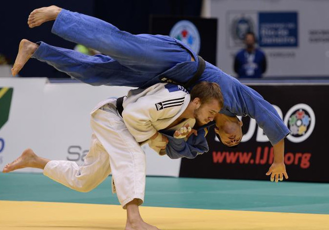 Katardan qur qol qaıttyq