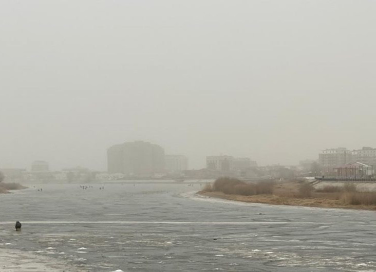 Atyraýdy shańdy daýyl basyp qaldy