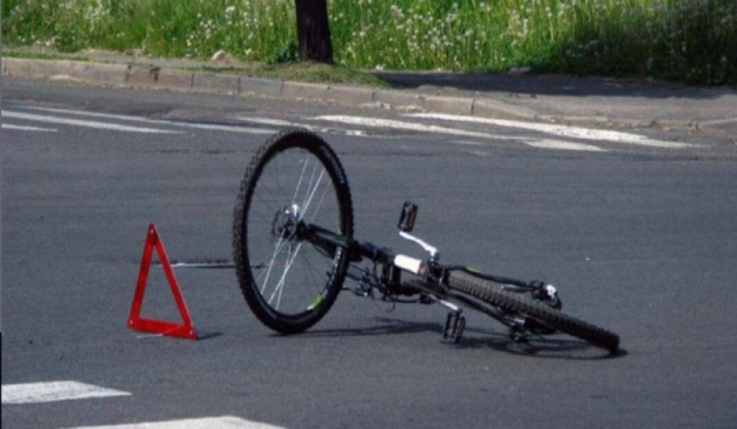 Túrkistan oblysynda velosıped júrgizýshisi polıseıdi ádeıi qaǵyp ketti