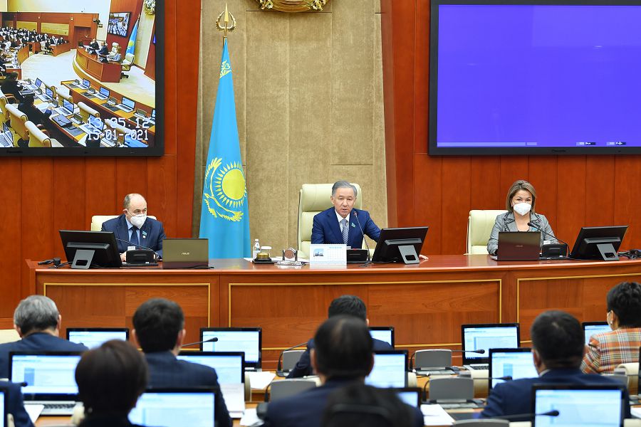 Májilis komıtetteriniń quramy bekitildi