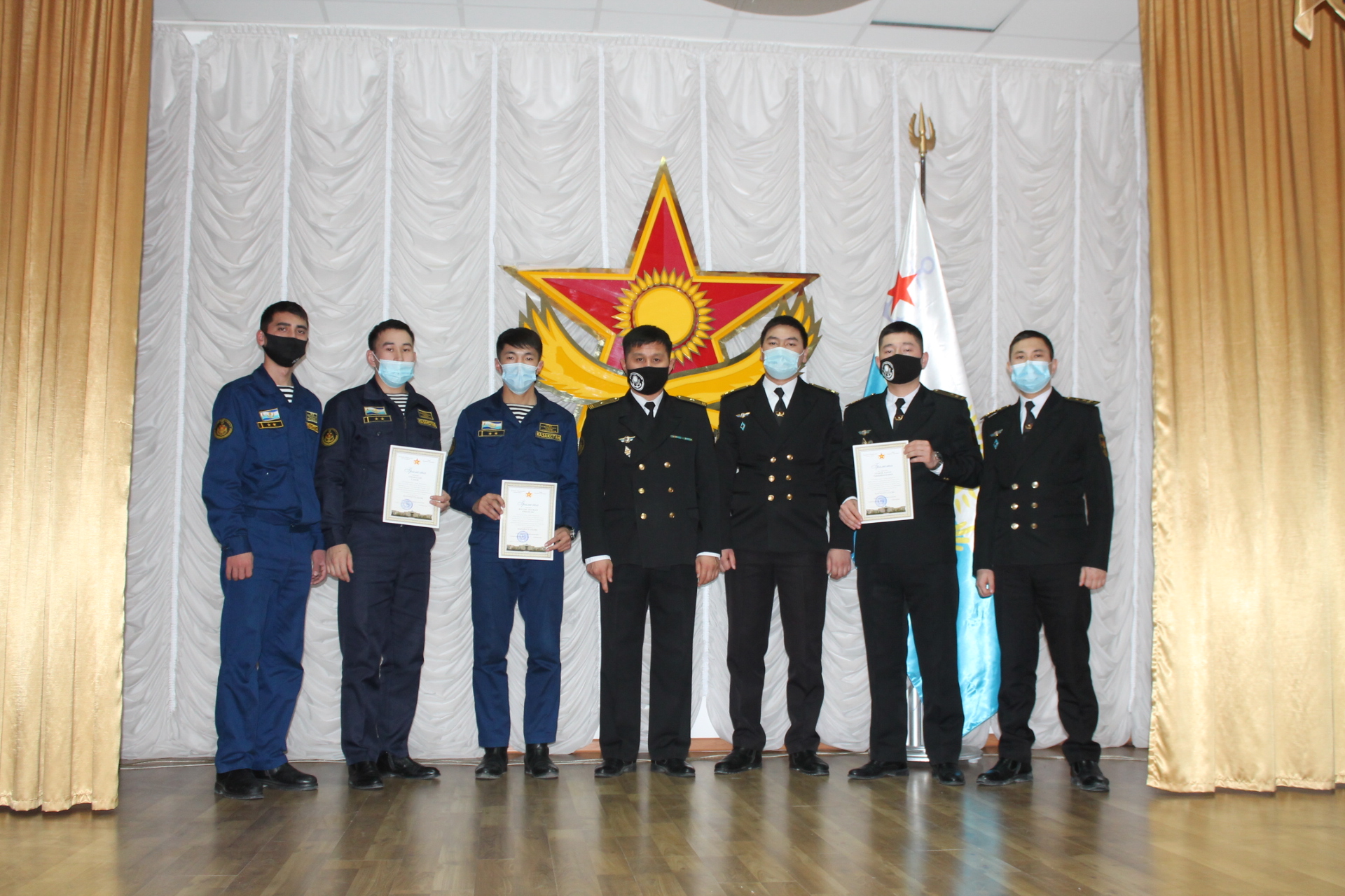 Áskerı teńiz kúshterinde tárbıeshi ofıserlerdiń merekesine oraı saltanatty jıyn ótti