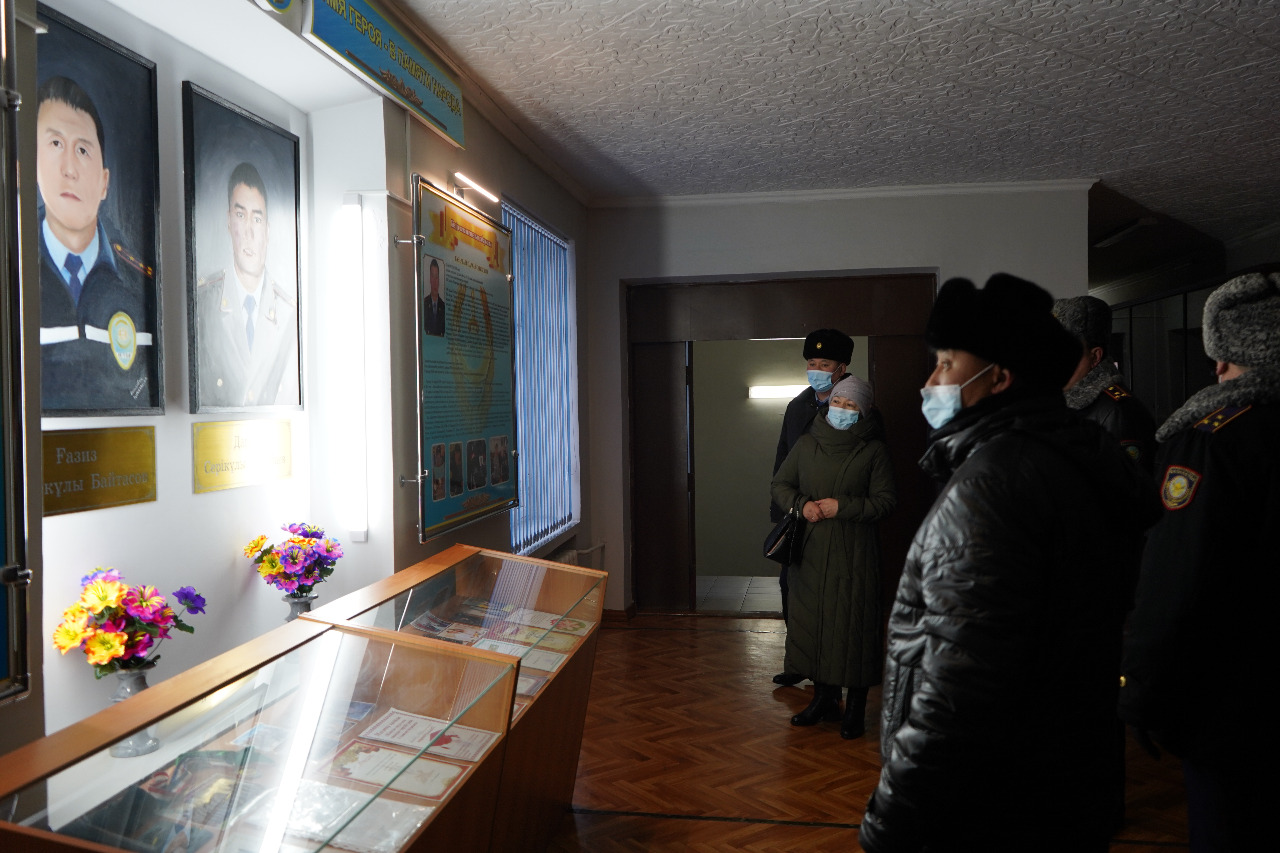 Qyzmet barysynda qaza tapqan polıseılerdi eske alý jıyny ótti