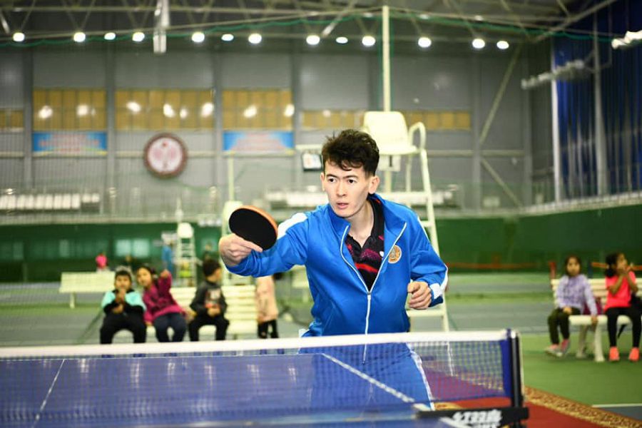 Ústel tennısi úmitti úkileıdi